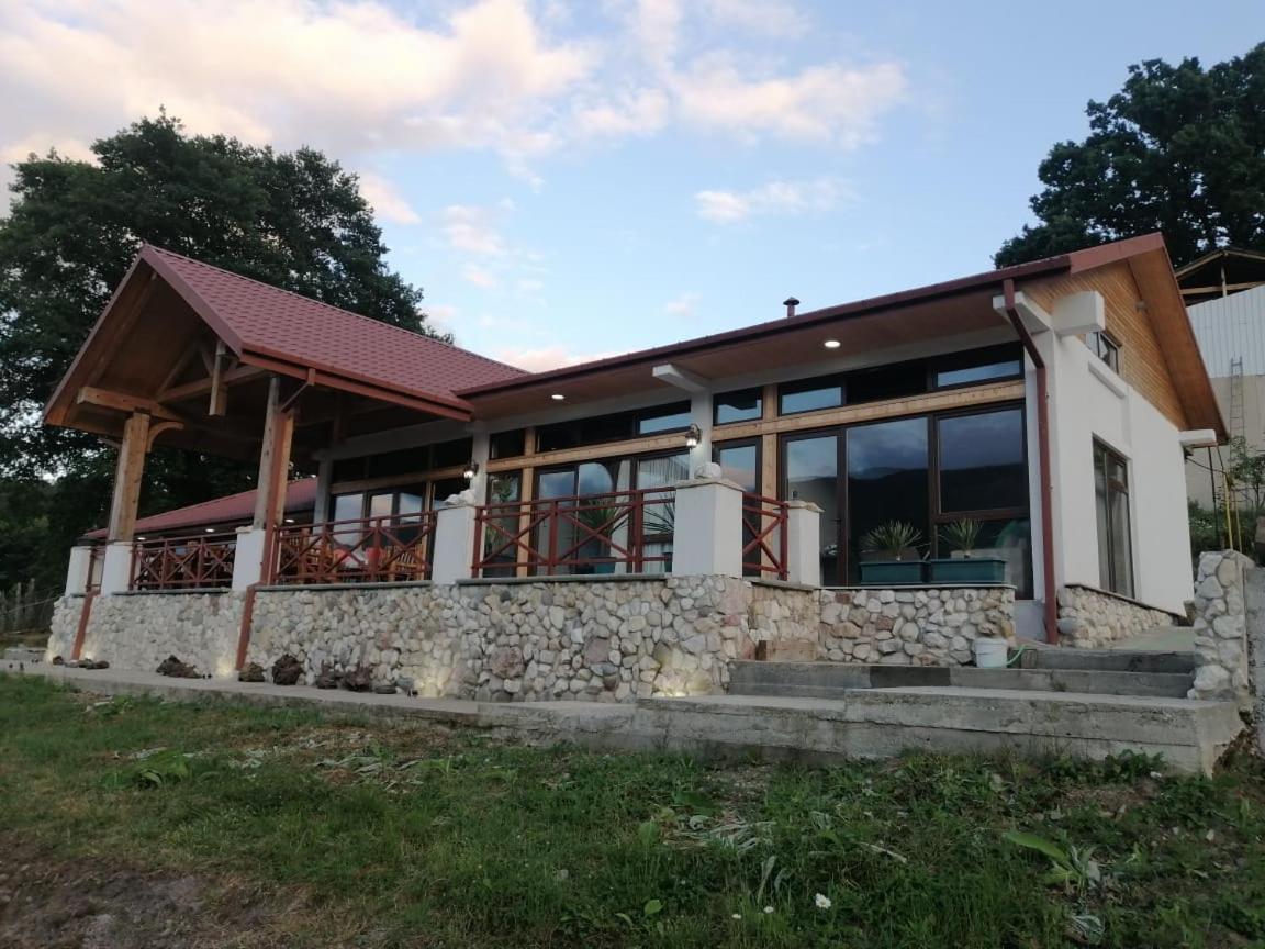 Belvedere Ambrolauri Buitenkant foto